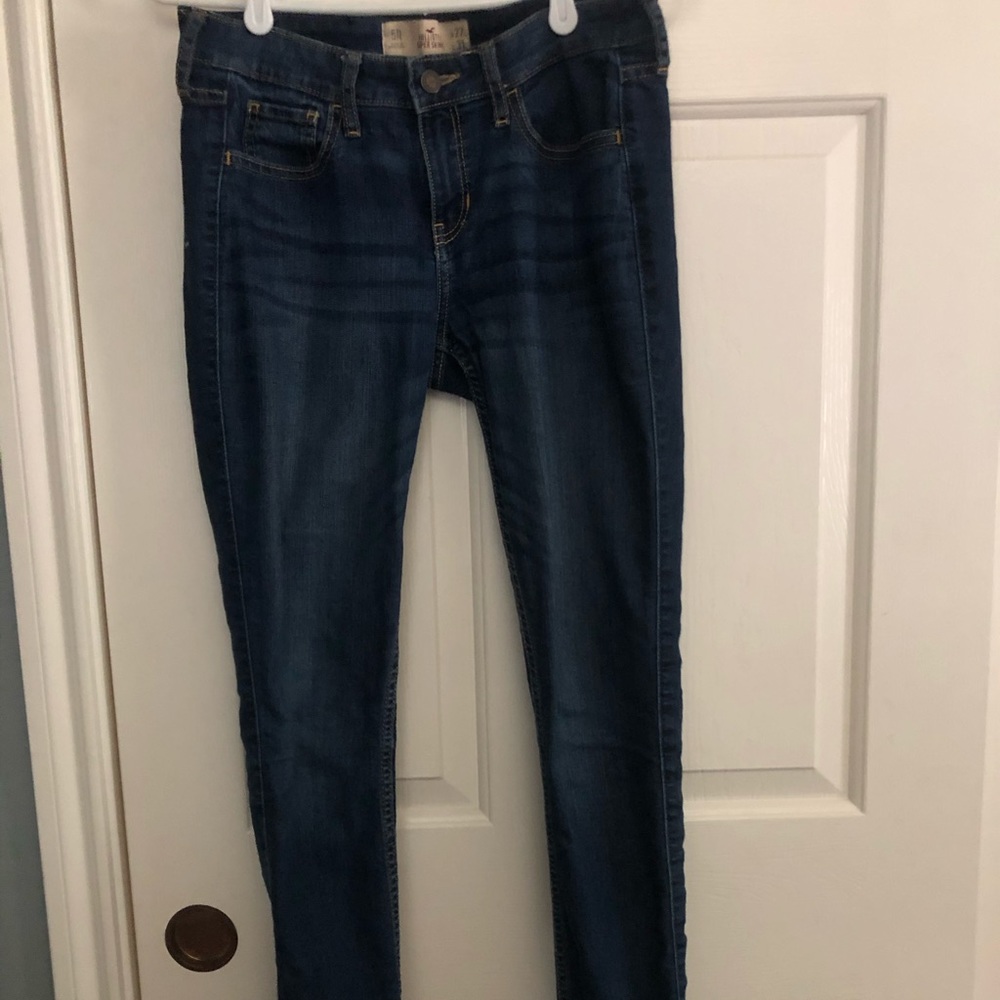 HOLLISTER DARK WASH JEANS